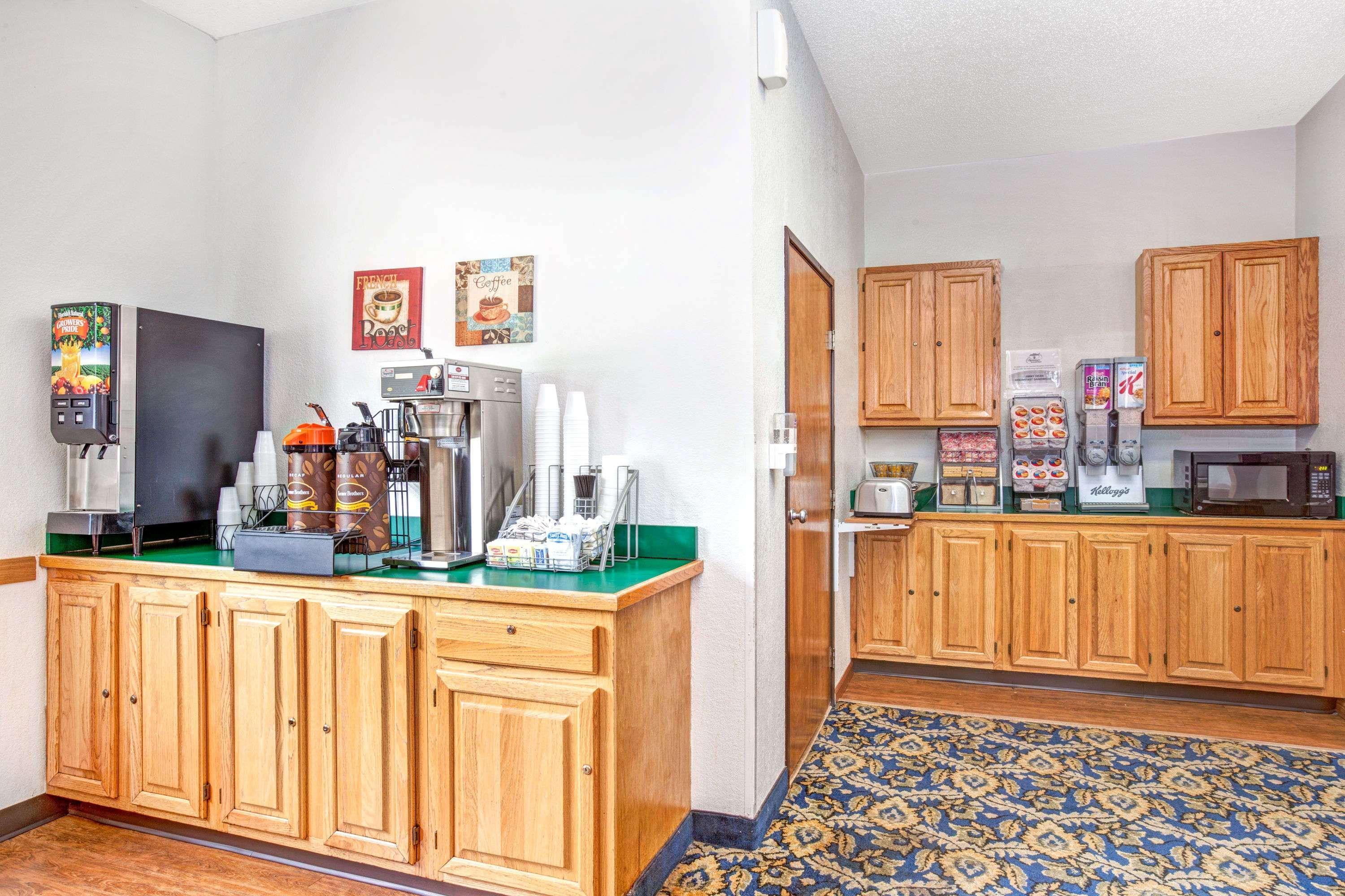 Super 8 By Wyndham Mahwah Hotel Kültér fotó